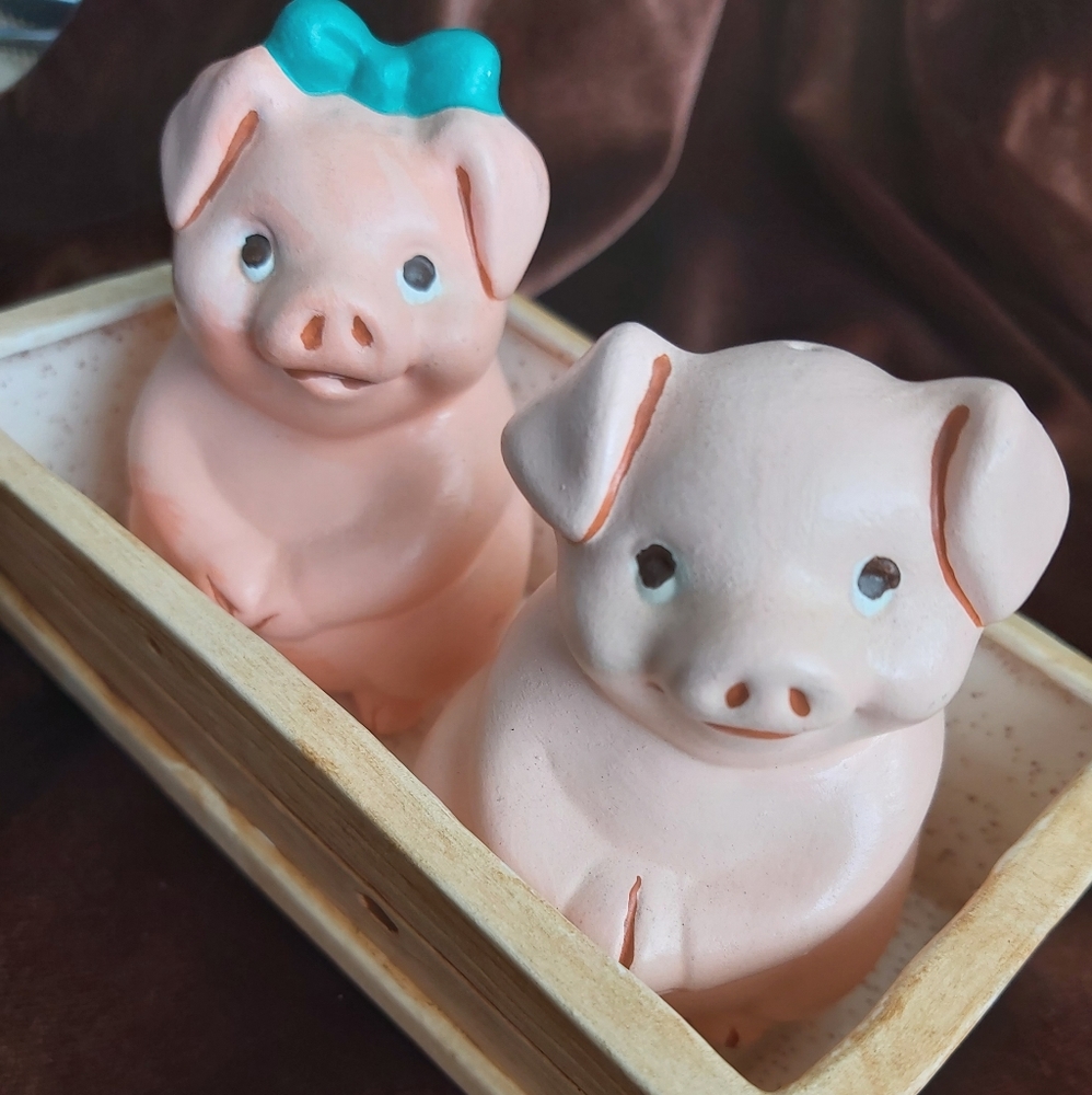 Vintage ceramic pigs in trough salt and pepper shakers